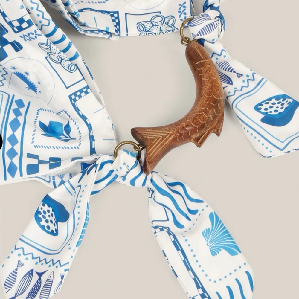 New  farm rio like Blue & White silk scarf Tote Bag zipper & wood fish handle - Picture 3 of 4